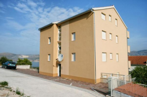 Apartments with a parking space Mastrinka, Ciovo - 10364